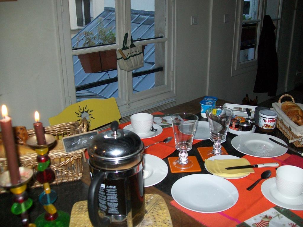 パリ シャンブルドット デ ザルティスト Bed & Breakfast エクステリア 写真